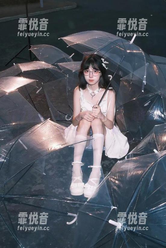 17吃瓜网，快下载，保证你的八卦库从此不再干瘪！