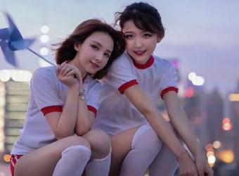 好像51.com上的每一个链接都藏着瑰丽的幻影，轻易点下去就会被引爆那种难以言喻的惊艳感。