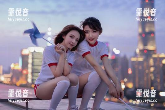 好像51.com上的每一个链接都藏着瑰丽的幻影，轻易点下去就会被引爆那种难以言喻的惊艳感。