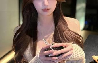 我觉得51朝阳群众app真有点魔力，入口一个瓜，结果一追就追入了宇宙！