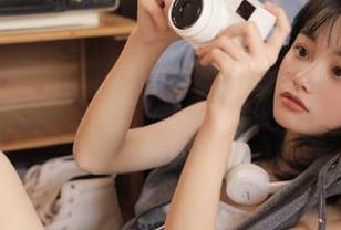 www.51cgfunapp，有人看戏，有人处对象，我就只想吃瓜！