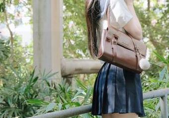听说“hlw”app的瓜田里藏着一些你想不到的奇葩剧情，真让人坐不住呀！