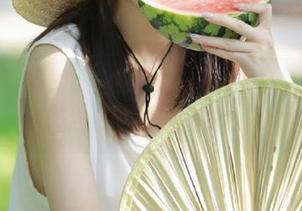 九一黑料发布大甩卖：免费版在线看，想看就来！