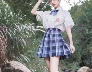 打开五一吃瓜的视频，心里默念“再看一集其实没事…”