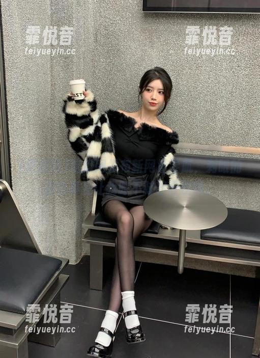 吃瓜网发布新网址导航，刺眼的颜色真是让我时不时移开视线。