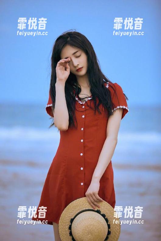 吾爱吃瓜苹果版视频：这个女孩的眼神，仿佛在说“我只想吃一口瓜”