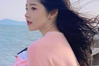 从国产吃瓜网页的动态草地里，看视频感觉好像在奔跑！