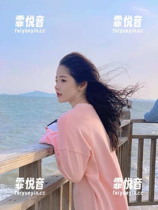 从国产吃瓜网页的动态草地里，看视频感觉好像在奔跑！