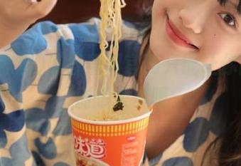 每日黑料官网只能让你舔屏，别想太多喔